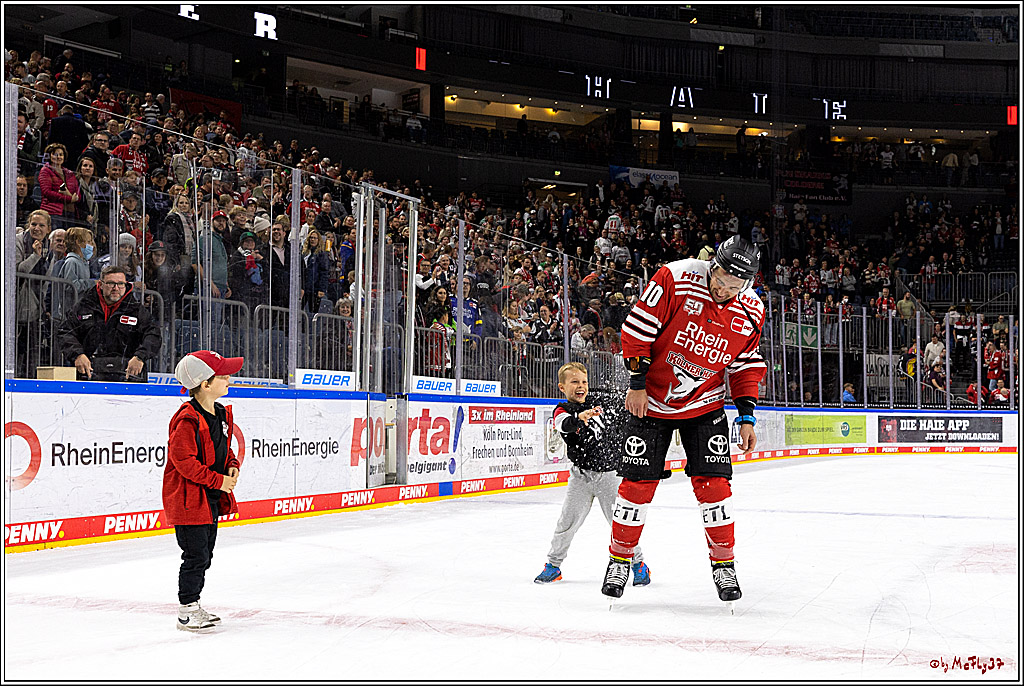 PENNY DEL;  Kölner Haie - Straubing Tigers; Köln, 09.10.2022